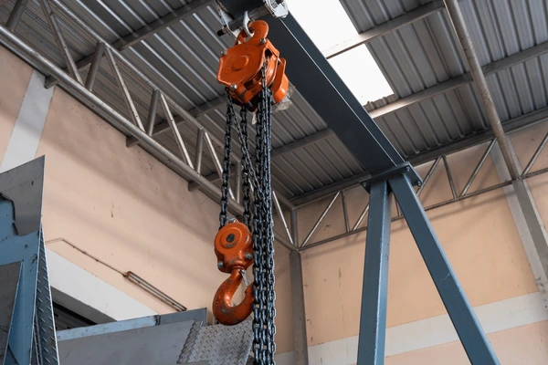 天井クレーンのチェーン交換費用と交換時期の目安